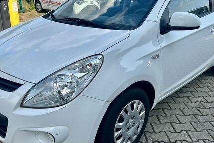 Hyundai i20 123.000 km 2.500 € Zwenkau OT Löbschütz 04442