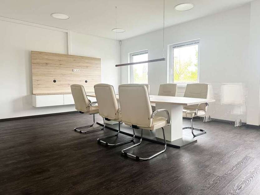 Büro in Werder 4.787,50 € 383 m²