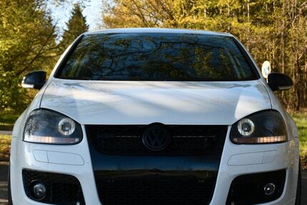 VW Golf 300.800 km 7.990 &euro; Vöhl 34516