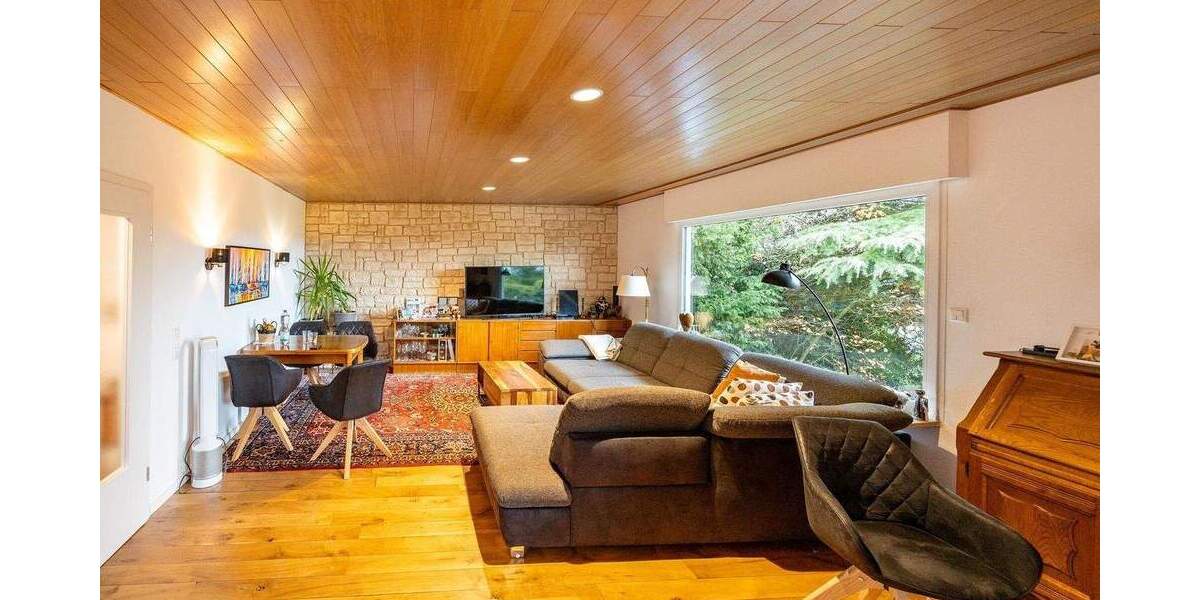 Einfamilienhaus mit Einlieger, Garage, Doppel-Carport und schönem Garten 7 zimmer