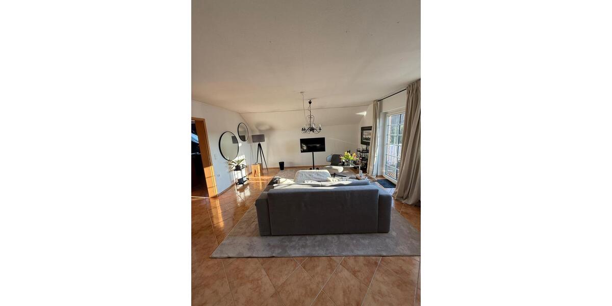 Dachgeschoßwohnung Borken (Hessen) - 2.5 Zimmer, 90 m&sup2;, 600&euro; | Angebot:26152123