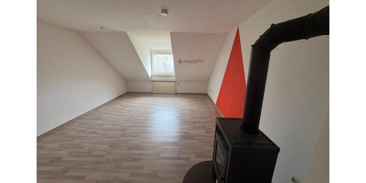 Dachgeschoßwohnung Ebern - 3 Zimmer, 80 m&sup2;, 500&euro; | Angebot:24946649