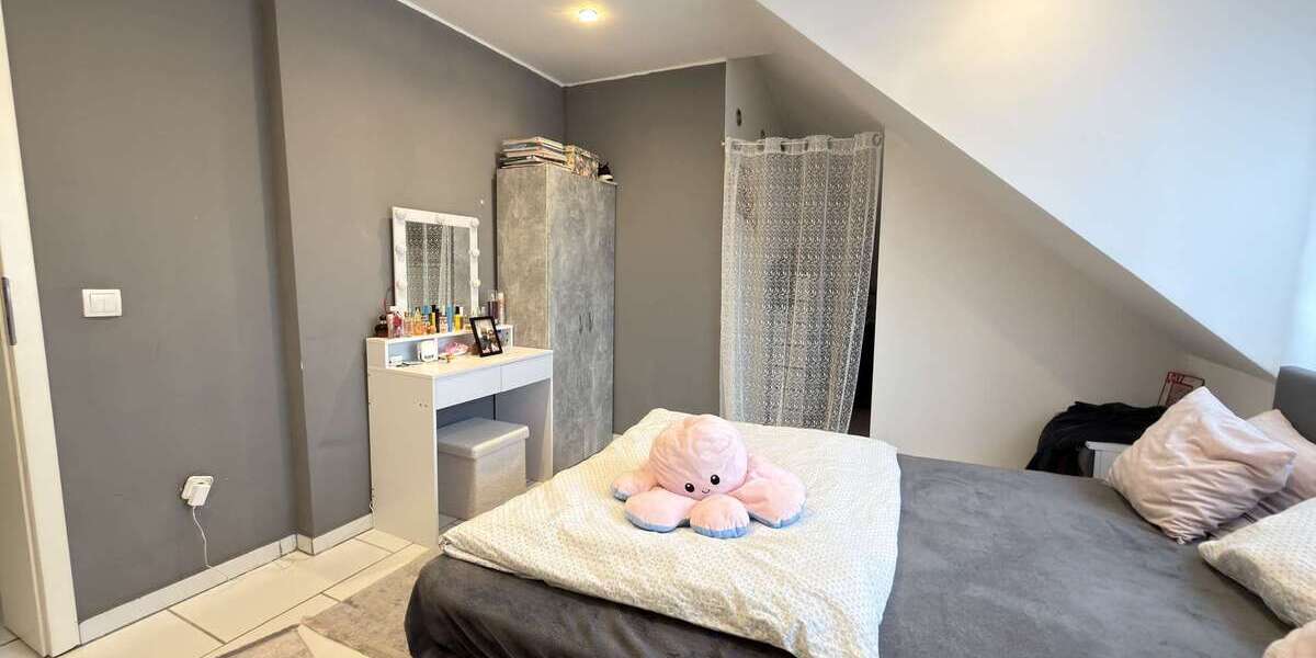 Modernisiertes 3-Parteienhaus mit Maisonette und Gartenanteil nahe Centro - Mehrfamilienhaus, Wohnhaus Oberhausen Osterfeld | Angebot:26523102