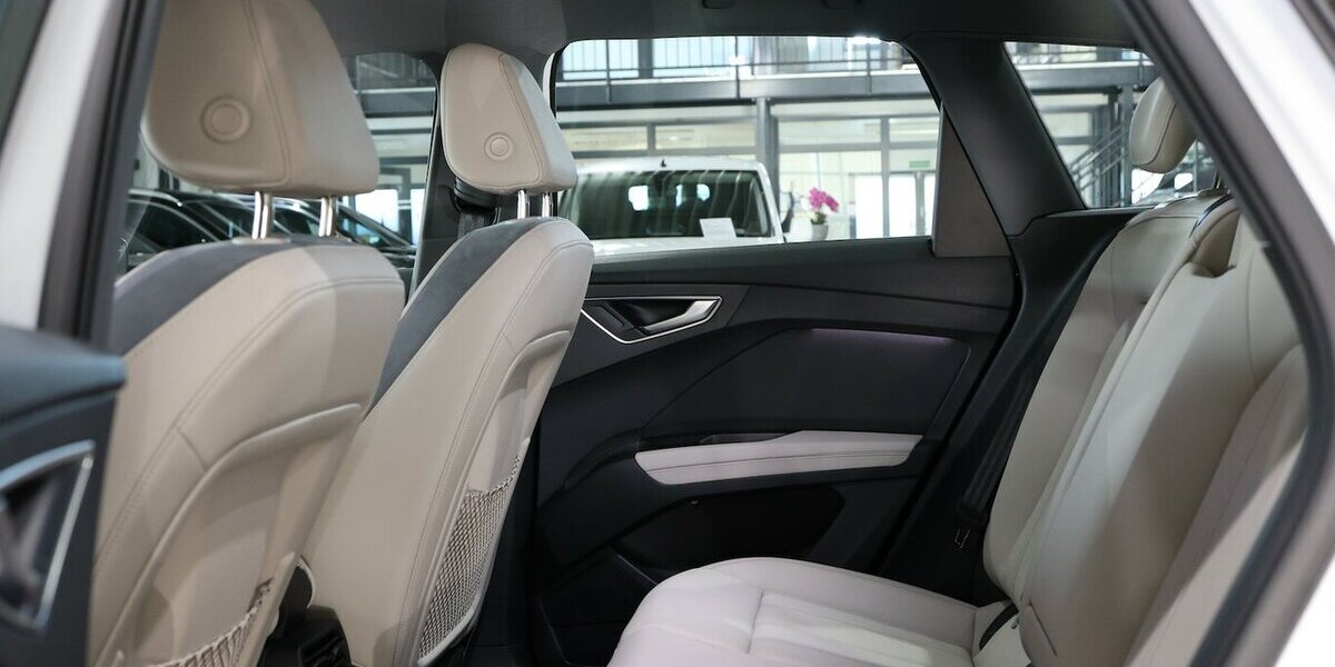 Audi Q4 e-tron 40 WHITE & BLACK & BEIGE / VC+HEAD-UP 50.000 km 27.994 &euro; Hamm 59077