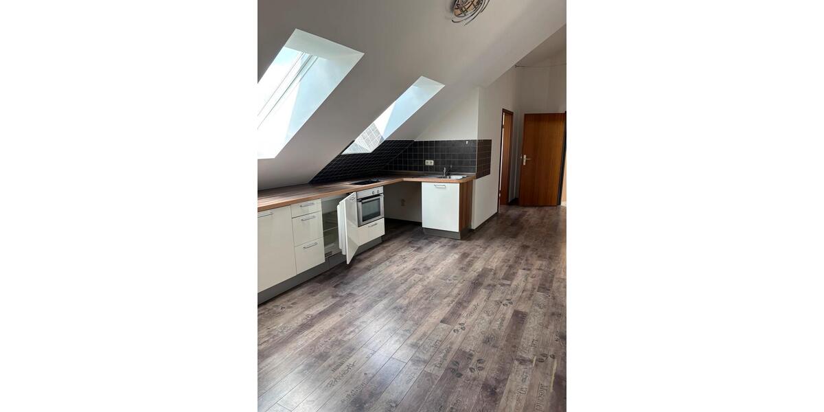 Dachgeschoßwohnung Nittendorf - 2.5 Zimmer, 50 m&sup2;, 170.000&euro; | Angebot:25980055