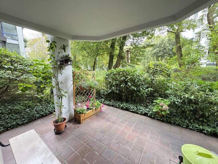 Charmante 2,5 Zimmer Wohnung mit zwei Terrassen und Tiefgaragenstellplatz 2 zimmer