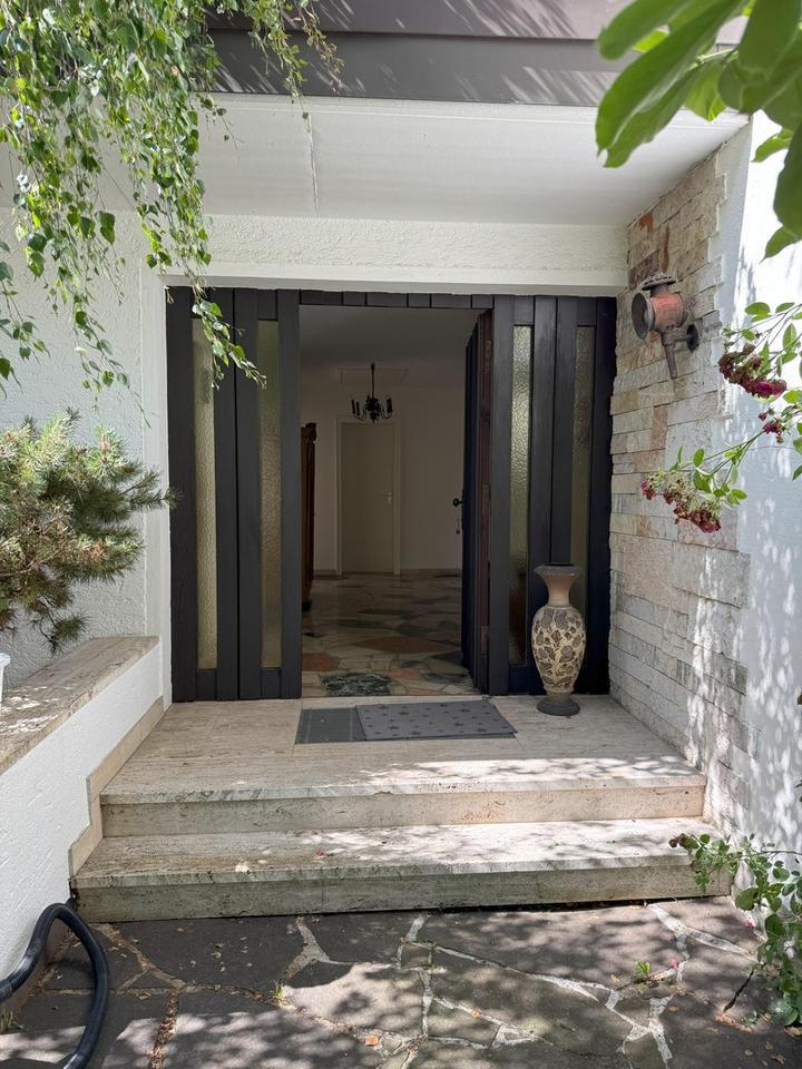 Stilvoller Bungalow mit Garten in ruhiger Lage zur Miete 162 m² Wohnfläche 70m² Souterrain