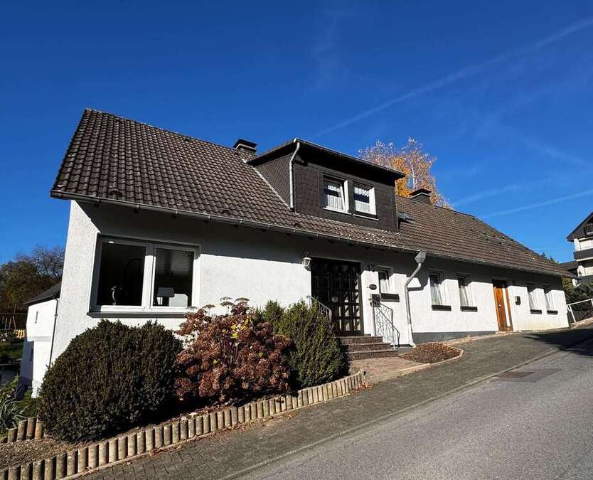 Haus zum Kaufen in Meschede 230.000 € 205 m²
