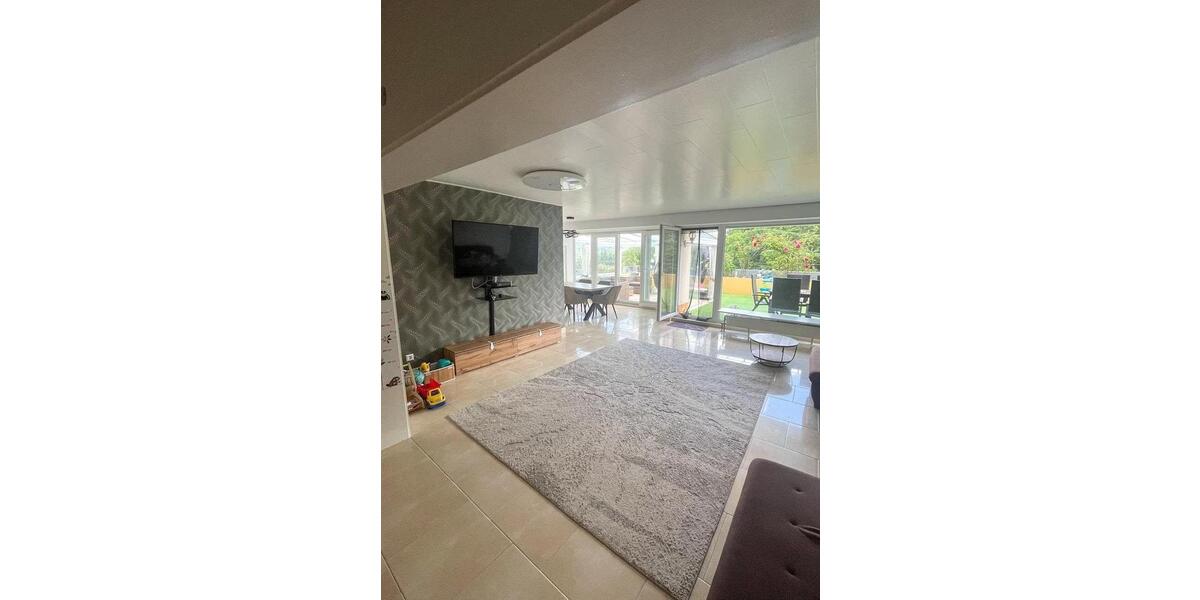 Großzügige 4-Zimmer-Terrassenwohnung mit ca. 90 m² Terrasse 4 zimmer