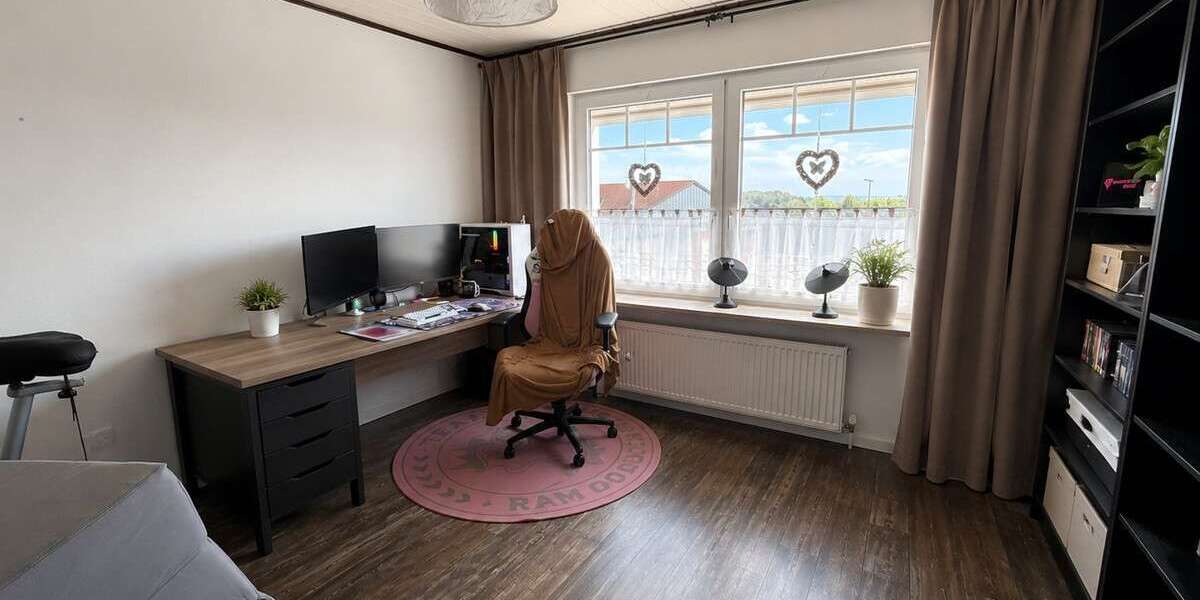 Großzügiges Zweifamilienhaus mit Einliegerwohnung und neuer Heizung - Mehrfamilienhaus, Wohnhaus Hüllhorst | Angebot:27254380