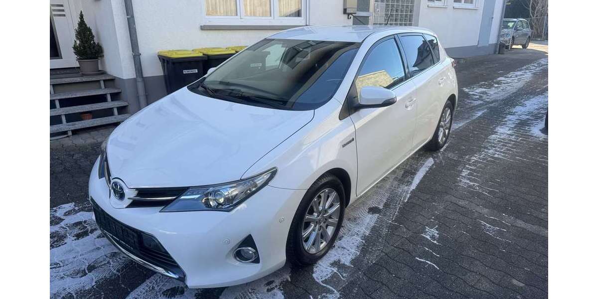 Toyota Auris 156.000 km 11.900 &euro; Bad Krozingen 79189