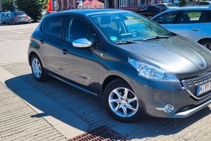 Peugeot 208 74.000 km 6.500 &euro; München 80939
