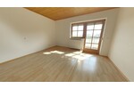 Attraktive, großzügige 3-Zimmer-Mietwohnung mit Galerie und Balkon in Ainring - sofort verfügbar! - Etagenwohnung Ainring Ainring | Angebot:26129110