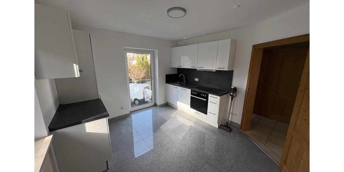 Etagenwohnung Tutzing - 3 Zimmer, 103 m&sup2;, 1.940&euro; | Angebot:26660340