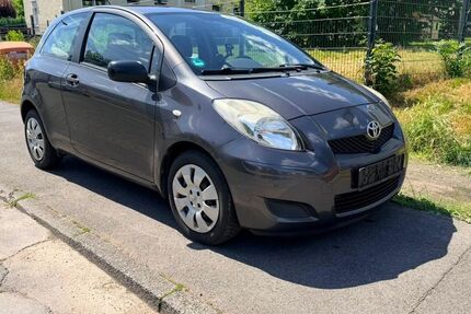 Toyota Yaris 177.000 km 2.490 &euro; Dortmund 44149