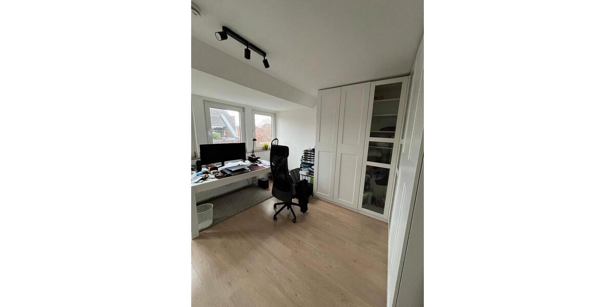 Dachgeschoßwohnung Oldenburg Eversten - 3.5 Zimmer, 80 m&sup2;, 1.100&euro; | Angebot:26415933