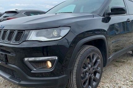 Jeep Compass 25.760 km 24.390 € München 81827