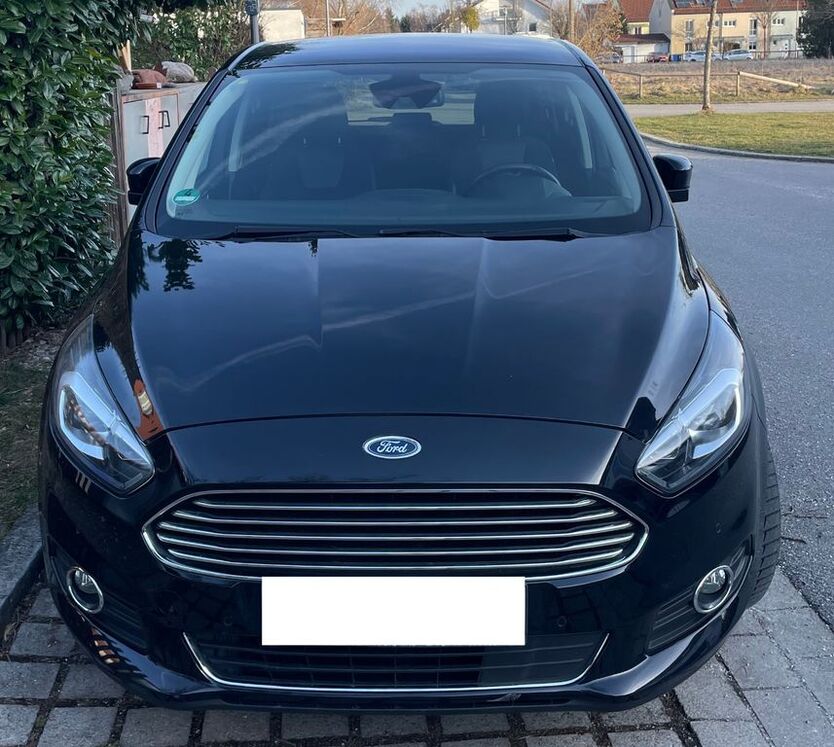 Ford S-Max 62.000 km 15.960 € München 81739