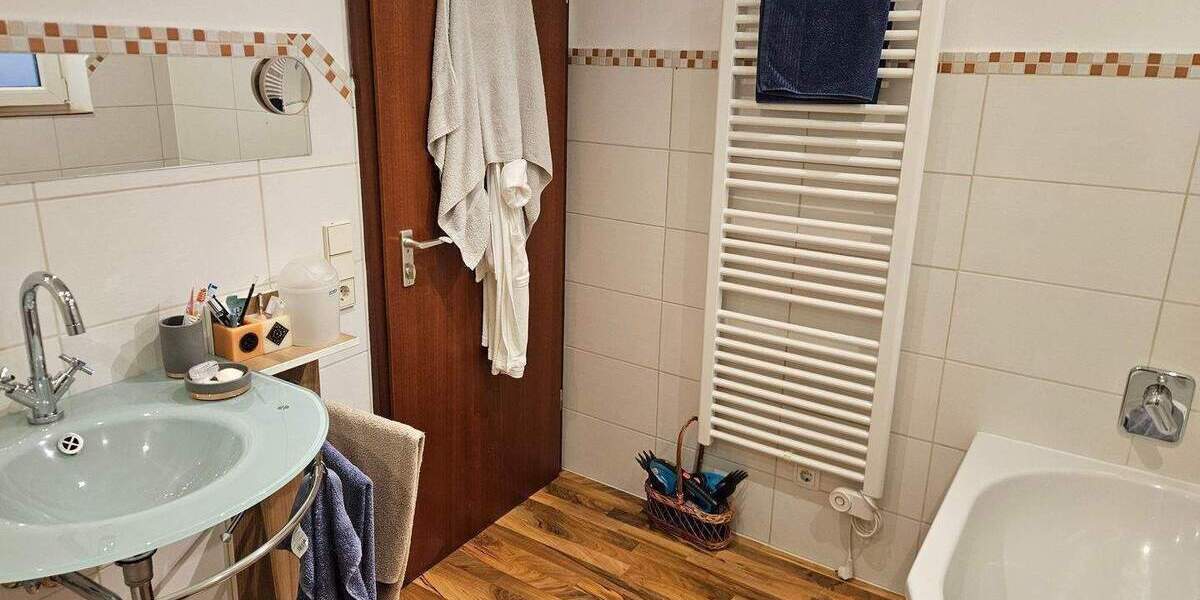 Mehrfamilienhaus, Wohnhaus Ditzingen Heimerdingen - 6 Zimmer, 140 m&sup2;, 349.000&euro; | Angebot:24779528