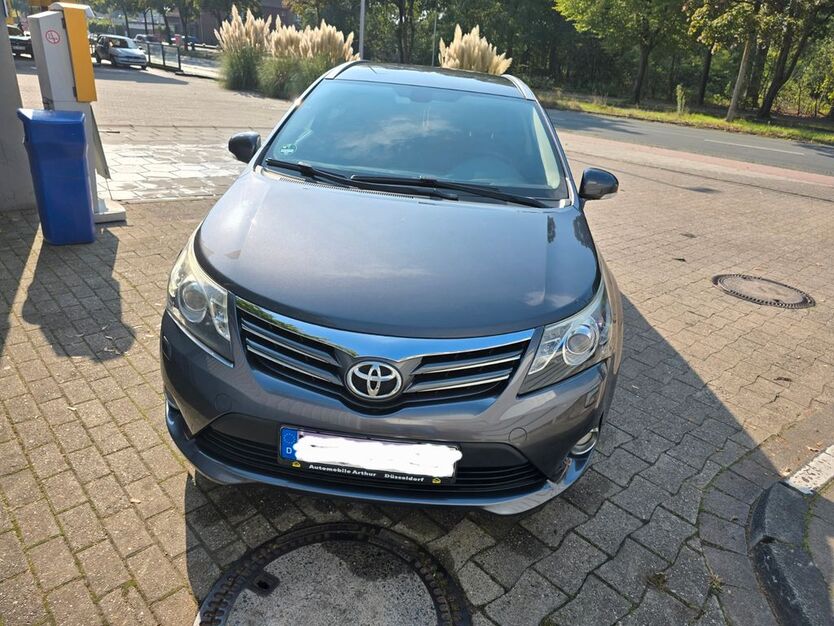 Toyota Avensis 198.000 km 7.300 € Münster 48159