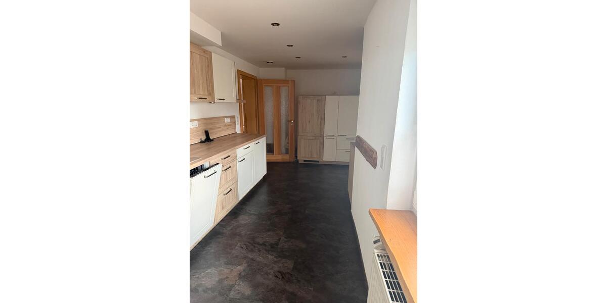 Etagenwohnung Zwickau Zwickau-Nord - 4 Zimmer, 160 m&sup2;, 1.550&euro; | Angebot:26662713