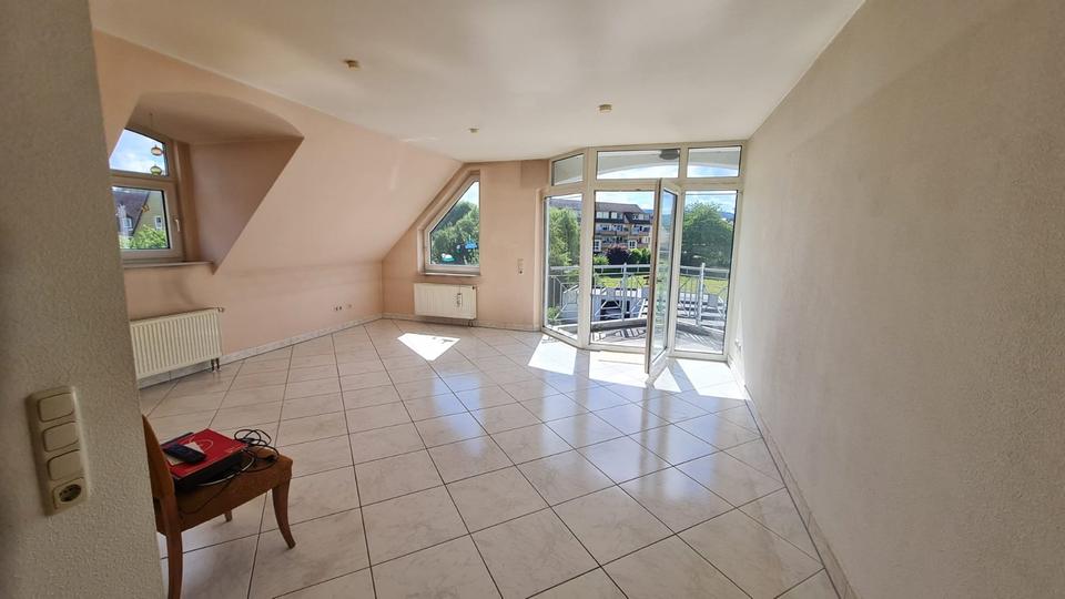 Helle 4-Zimmer-Dachgeschosswohnung mit Garage 4 zimmer
