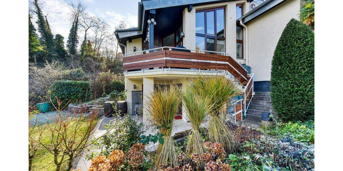 +++ 1-Fam.-RMH (WEG) - Garten, Terrasse, Balkon, Holzkamin - Galerie - inkl. EBK, Einzel-Garage & Kfz-Stellplatz +++ 4 zimmer