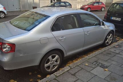 VW Jetta 260.517 km 2.300 € München 81541