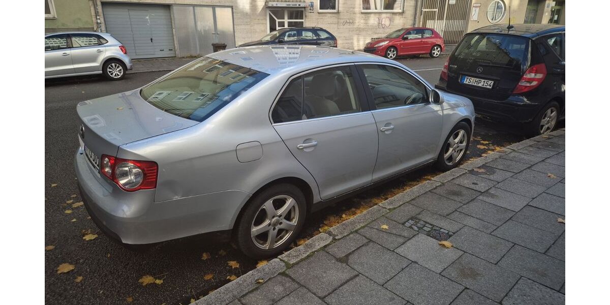 VW Jetta 260.517 km 2.300 € München 81541
