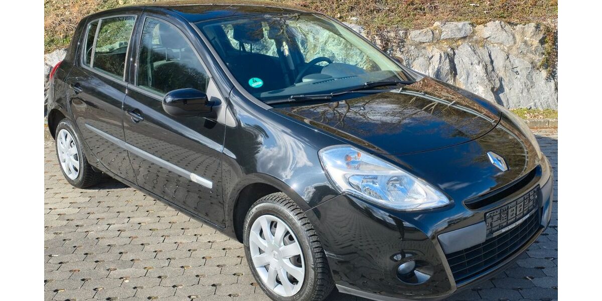 Renault Clio 110.000 km 4.599 &euro; Wetzlar 35576
