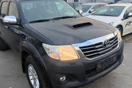 Toyota Hilux 304.109 km 14.900 &euro; Hamburg 22113