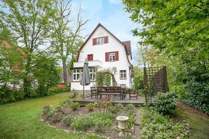 Haus zum Kaufen in Dreieich 2.100.000 € 193.98 m² 9 zimmer