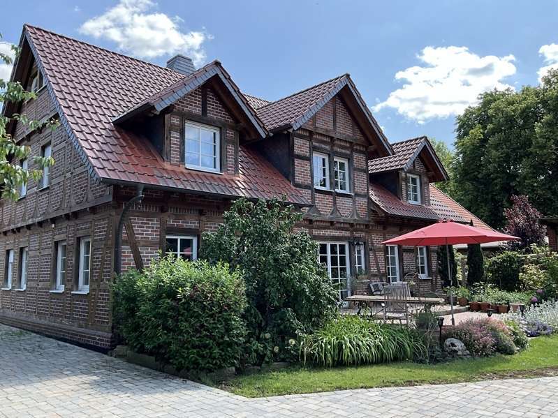 Haus zum Kaufen in Edemissen 1.190.000 € 360 m²