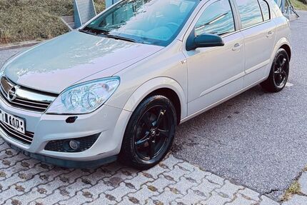 Opel Astra 121.000 km 5.400 &euro; Kämpfelbach 75236
