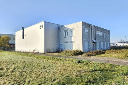 Grundstück mit Gewerbehalle und Büroräumen