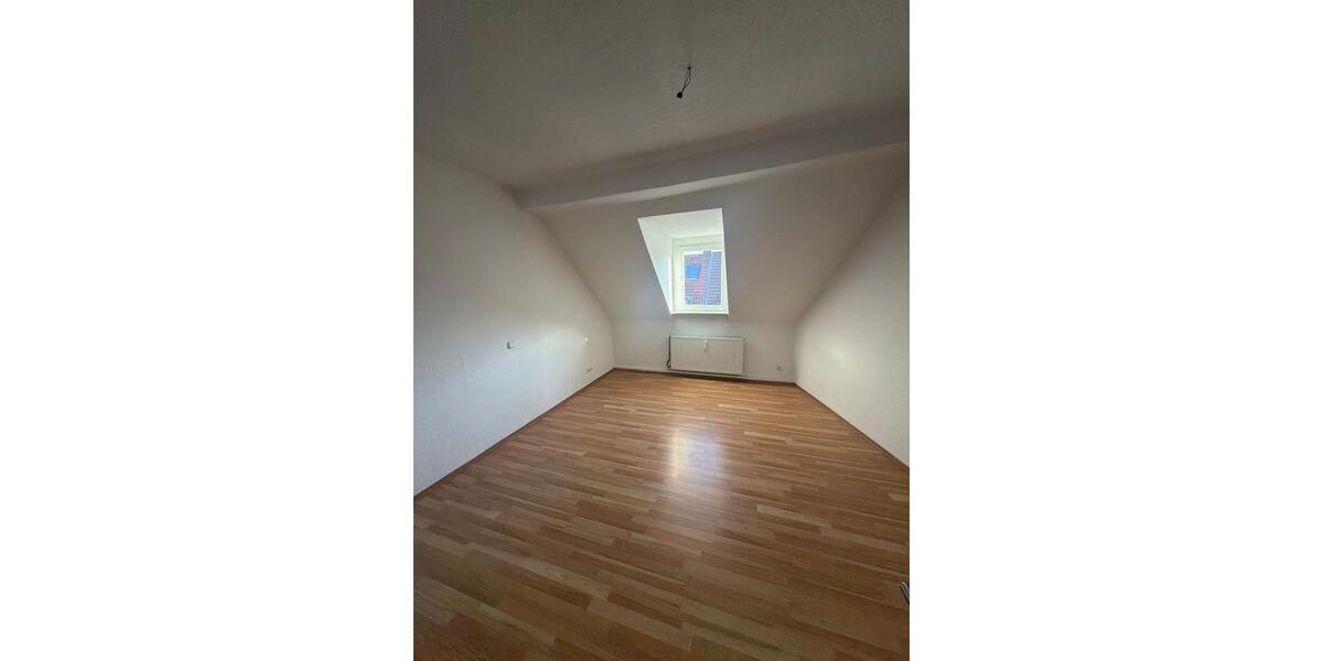 Dachgeschoßwohnung Essen Stadtbezirk VII - 5 Zimmer, 100 m&sup2;, 695&euro; | Angebot:24884993