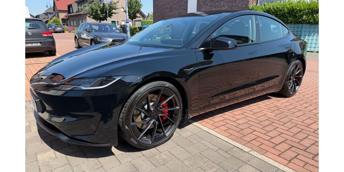 Tesla Model 3 8.680 km 52.490 &euro; Duisburg 47178