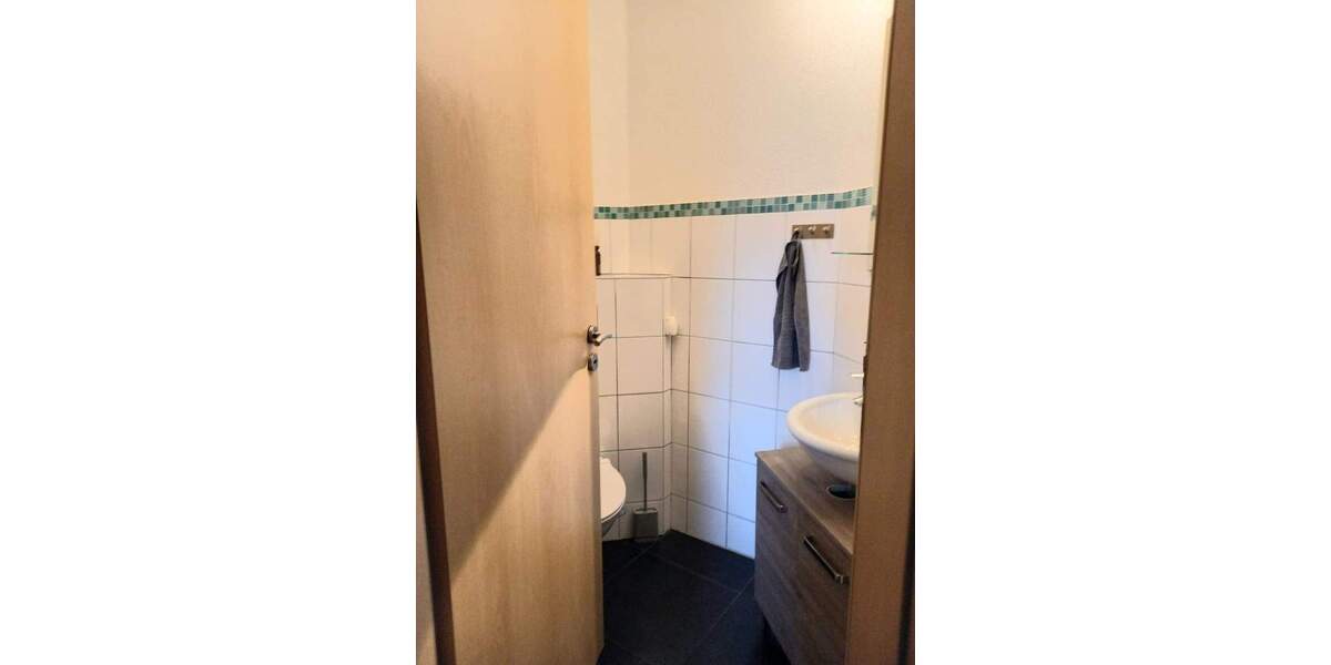 Wohnhaus in Top Zustand (kernsaniert + renoviert) mit Balkon, Terrasse, Garten und Garage (+ bei Ausbau DG ca.40 m² Wfl) in Rodalben-Waldrandlage 4 zimmer