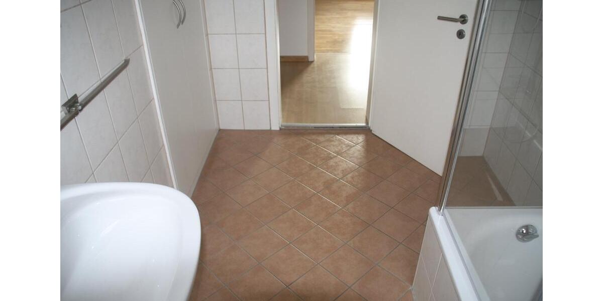 Etagenwohnung Neutraubling - 3.5 Zimmer, 85 m&sup2;, 1.150&euro; | Angebot:25148487