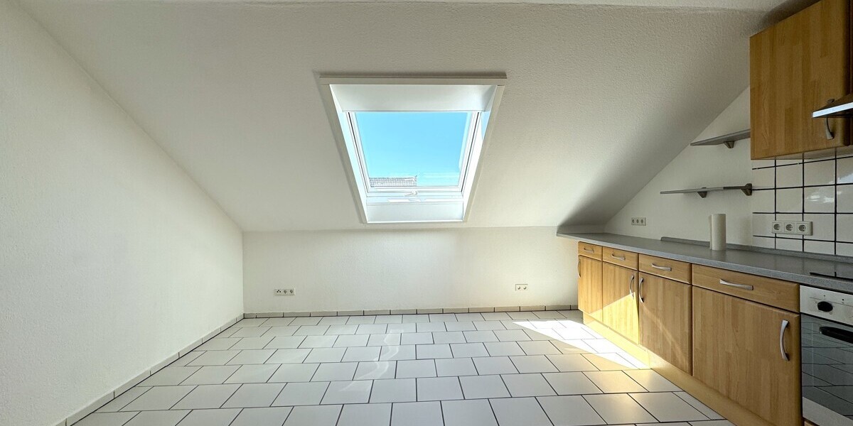 Helle 2-Zimmer-Wohnung im Dachgeschoss eines gepflegten Dreifamilienhauses! 2 zimmer