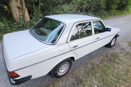 Mercedes-Benz 190 262.878 km 3.299 &euro; Flensburg 24939
