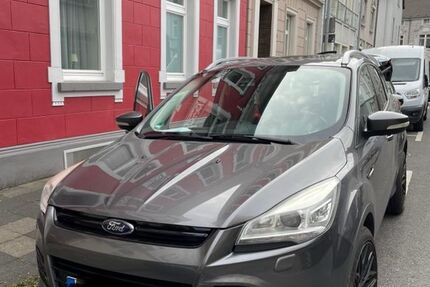 Ford Kuga 132.000 km 12.999 &euro; Düsseldorf 40625