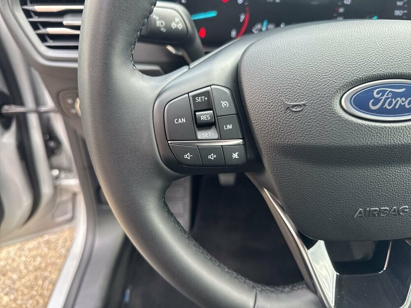 Focus Titanium *Navi/SHZG/LED/TPMT/PDC/1.HD*