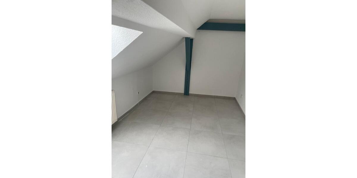 Dachgeschoßwohnung Dessau-Roßlau Dessau - 3 Zimmer, 75 m&sup2;, 480&euro; | Angebot:26505043