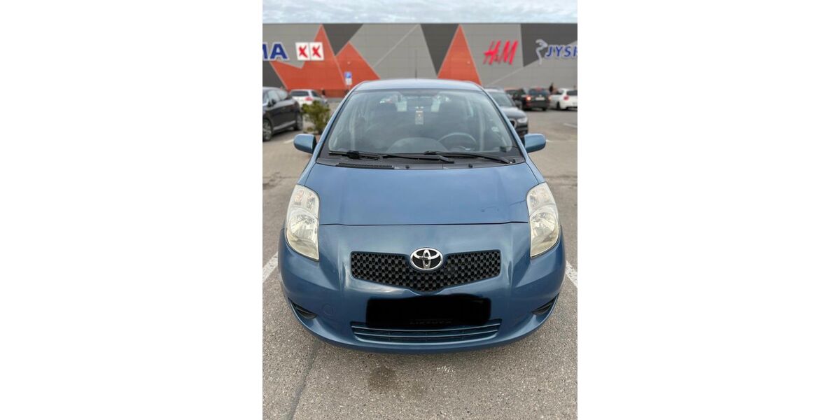 Toyota Yaris 178.292 km 3.299 &euro; hamburg 20539