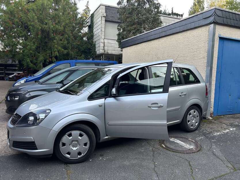 Opel Zafira 181.000 km 2.950 € Offenbach 63069