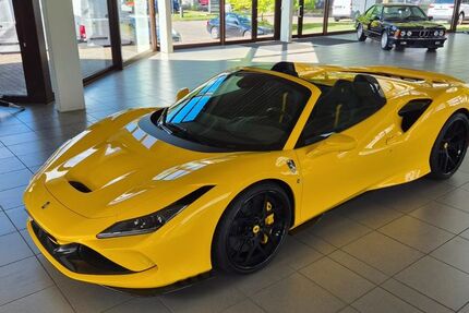 Ferrari F8 4.200 km 378.000 &euro; Marl 45770