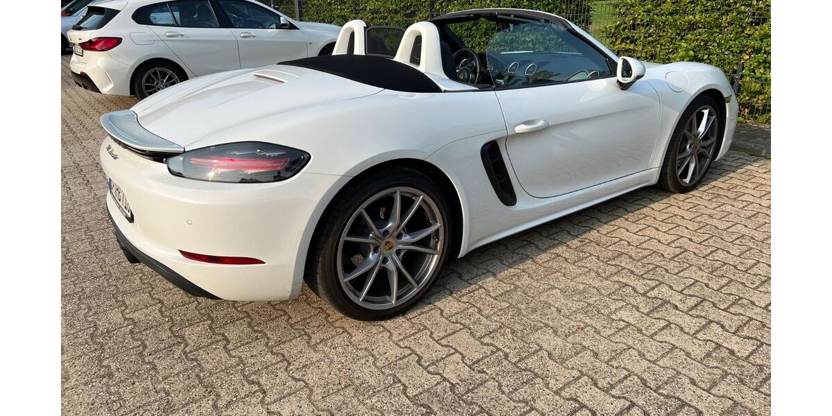 Porsche Boxster 27.000 km 63.500 € Leverkusen 51381