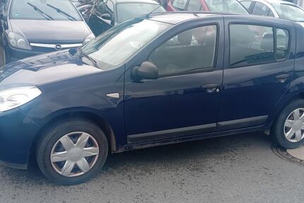 Dacia Sandero 98.000 km 3.950 &euro; Lage 32791