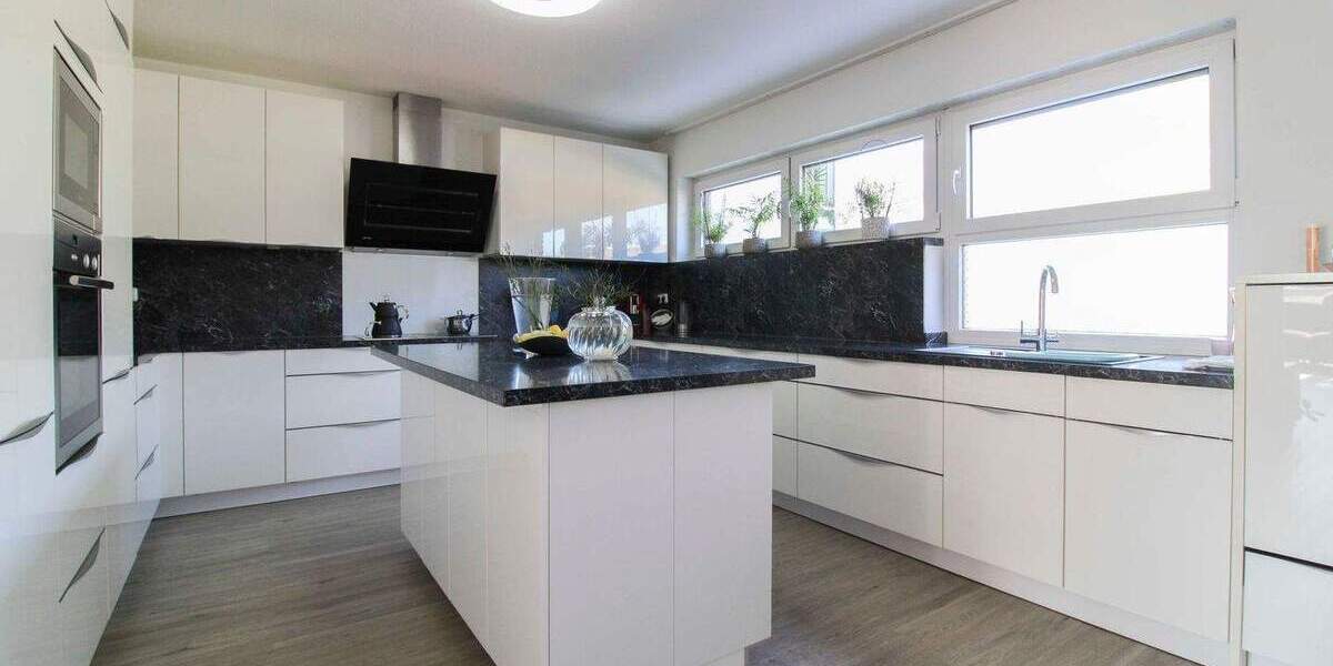 Top modernisiertes Reihenhaus mit Traumküche, Einliegerwohnung und Garage in Köln-Widdersdorf 5 zimmer